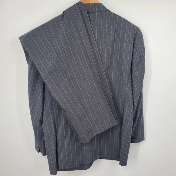 Joseph Abboud Gray with Lavender Stripe Suit 40S 36x30‎